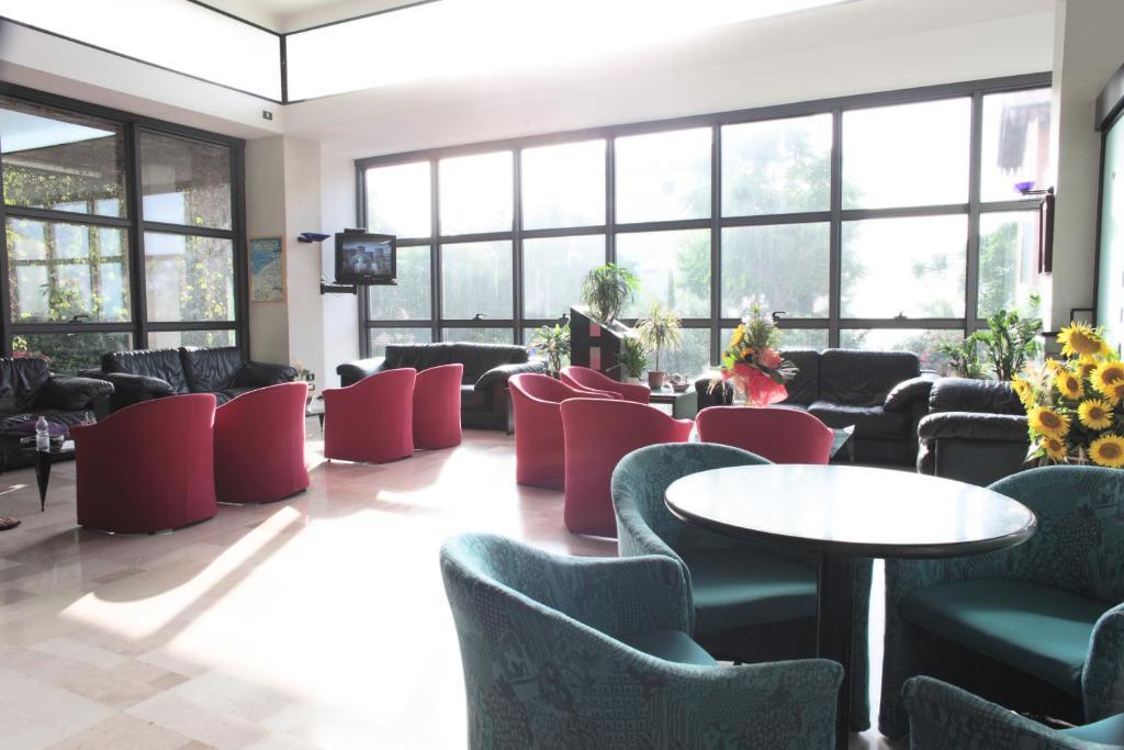 Hotel Acropolis Каттолика Экстерьер фото