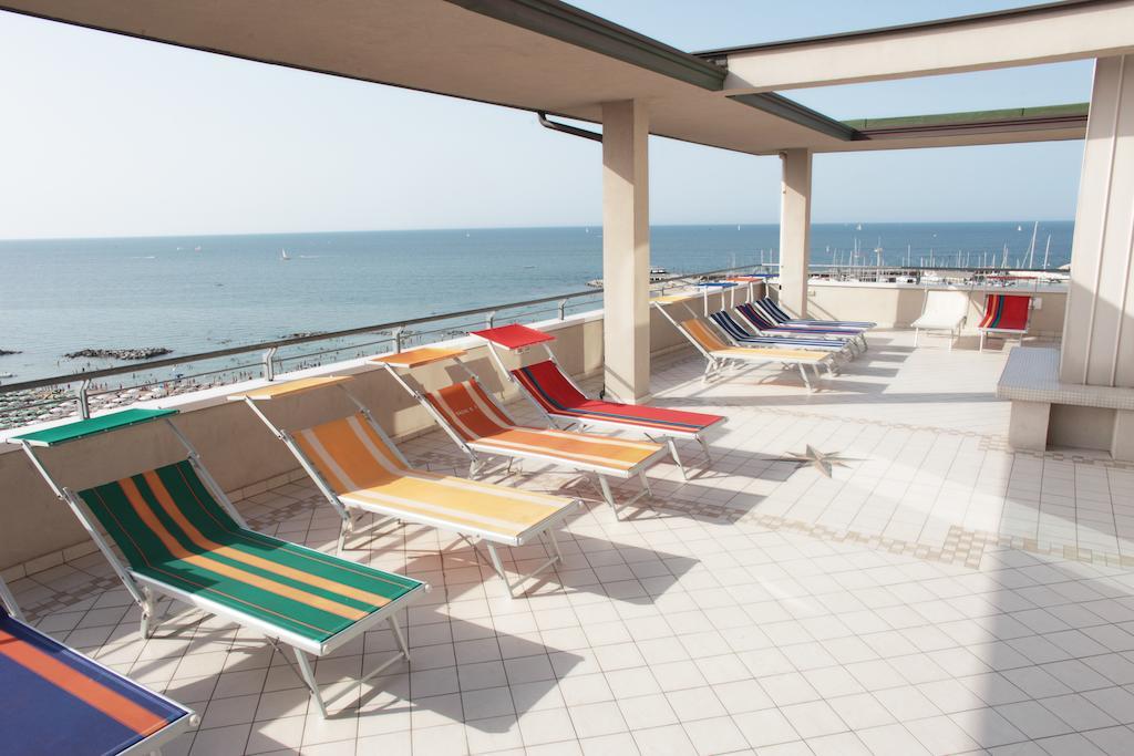 Hotel Acropolis Каттолика Экстерьер фото